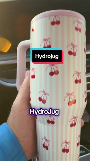 This HydroJug Traveler makes hydration simple—insulated, leak-proof, and fits perfectly in your cup holder. Easy choice. #HydroJugTraveler #InsulatedWaterBottle #StayHydrated #HealthyHabits #EverydayEssentials@HYDROJUG