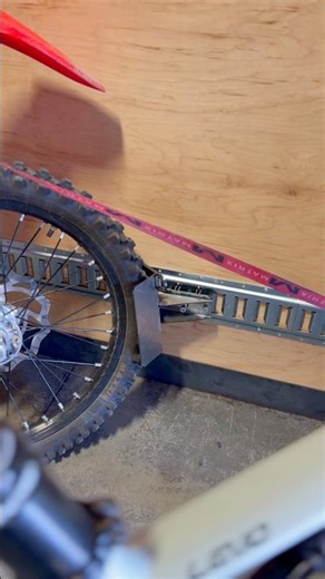 E & L Track 45’ Van Twist vs. Standard 45’ Chock🤷🏻‍♂️ #boltiton #motorcycle