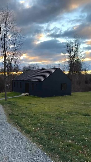 🖤 Stunning Barn House in Total Black! 🚀This barn-style home in deep black is both bold and elegant. A perfect blend of modern minimalism and rustic charm—absolutely mesmerizing! Would you live here? 👇🔺Free floor plans available at the link in my bio🔺▫️▫️▫️▫️▫️▫️▫️▫️▫️▫️▫️#DreamHouse #ModernDesign #HouseTour #barnhouse#HomeSweetHome #prefabhome #TinyHomes #aframe #USAConstruction #tinyhouse #houses #decor #house#TinyHousetour #aframe 🎥 @denoutdoors▫️▫️▫️▫️▫️▫️▫️▫️▫️▫️▫️▫️Disclaimer: @Archib