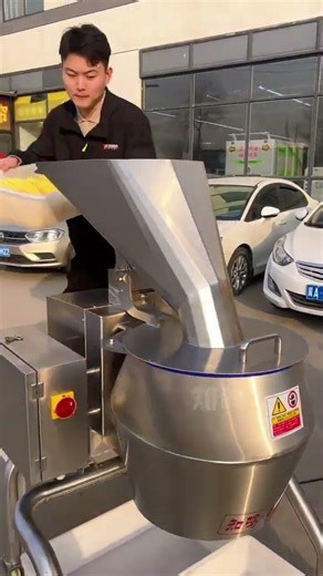 Dual machine parallel, doubled efficiency, synchronized production of meat and vegetable slices,