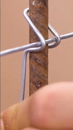 This is how to attach a wire to an iron rod using a lock made of wire.