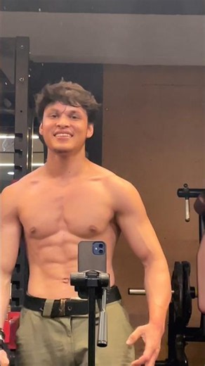 How to pose for gym mirror selfie #dancehall #newmusic #gym