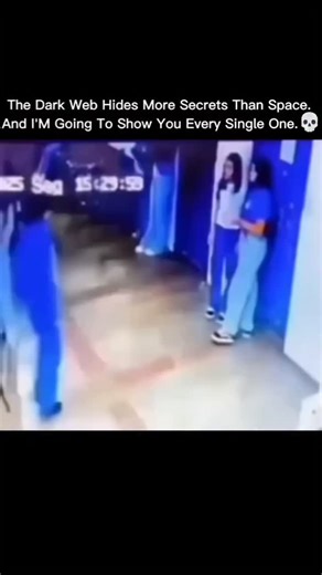 banneddarkweb on Instagram: "Follow @banneddarkweb for more 💥 利用动能路面将车辆通行转化为电能。这些路面嵌入压电晶体和感应线圈，捕捉来自汽车、自行车轮胎的振动和压力。当车辆驶过时，重量和速度会对路面产生动态载荷。路面会微幅变形，从而引发机械应力。内置的压电材料将这种应力转化为电能，同时电磁感应捕捉滚动动能。每辆车通过时产生微量电荷，而高速公路上数万车辆累积就能生成足够电力驱动路灯、交通信号和充电站。在鹿特丹港附近的高流量路段，每天约有5万辆车为系统贡献能量。这些电能可储存于电池或实时并网，减少化石燃料依赖，并推动智能交通基础设施。这种技术将日常交通转化为可靠的可再生能源#荷兰 #知识 #事实 你知道吗推荐＃科技 ＃创新 ＃能源 ＃可持续 实验 热门"