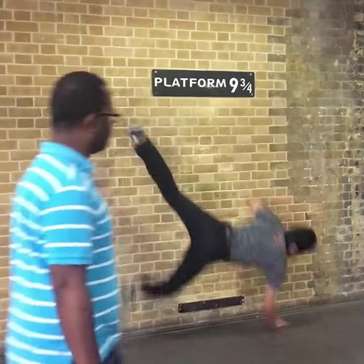 Guy Runs into Wall (Funniest Video on Youtube)