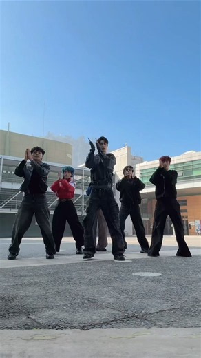 Y yo tan fan de lo dulce ven y bésame🍬Ya está disponible el MV de FU!🕯️#FÚ! #Q_ARE #boyband #trend
