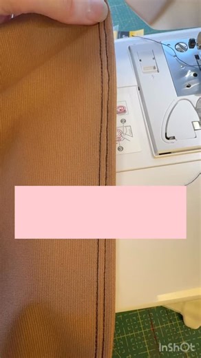 How to sew using a twin needle. Sewing with a stretch twin needle. How to use a twin stretch neeedle Sewing tutorial on how to sew using a stretch needle. #twinneedlesewing #sewing #sewingtutorial #howtosew #sewingcommunity | Holly Dennett sewing blog