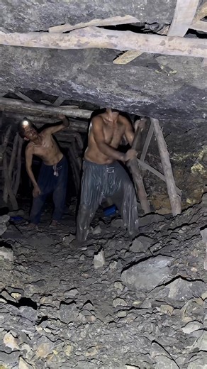 30K views · 619 reactions | world most Dangerous Work underground mining #diamond #minecraft #gold #digging #undergroundmining #blackdiamond #mining | Coalmining | Facebook