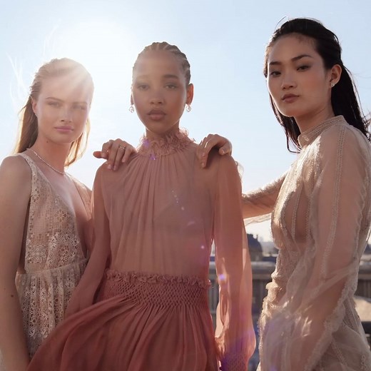 Cheval Blanc Paris and the House of Dior is a heartfelt, inspired union. Today, this union gives rise to the Dior Spa Cheval Blanc Paris and one promise: happiness in the heart of Paris with the most bespoke and sublime experience for genuine well-being. | Dior