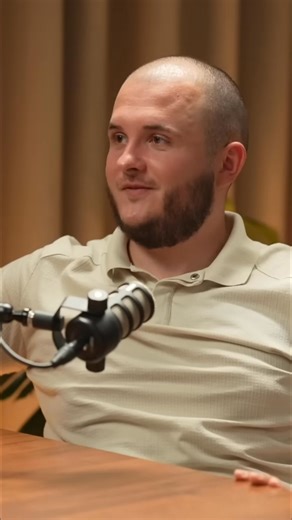 Pytasz, czy kupić Bitcoina? Nie wiem, jaka jest Twoja sytuacja. Sprawdziłeś, ile możesz zainwestować? Wiesz, kto za nim stoi? Masz oszczędności? Jakie masz umiejętności, jeśli stracisz pracę i będziesz musiał wyjść z krypto? Czy wytrzymasz dołek? Rozważ to szeroko, tak wygląda życie. 🔴Rygielskiradek.pl #Bitcoin #Inwestycje #Kryptowaluty #Finanse #Rygielski | Edukacja Radek Rygielski