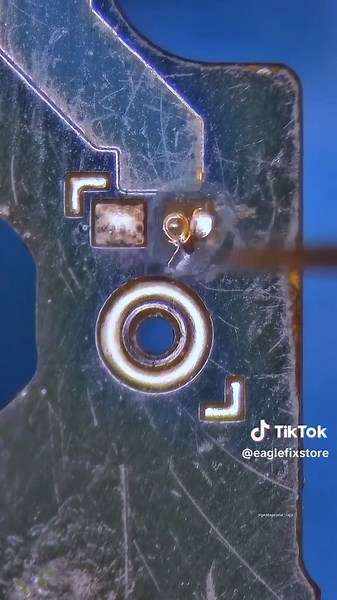 Avanzando Juntos en Microelectrónica y Soldadura