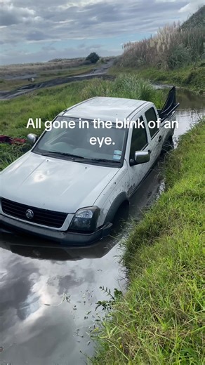 Bye bye 4j #fyp #whatsnorkel #4x4 #stuck #operatorerror | truck getting stuck