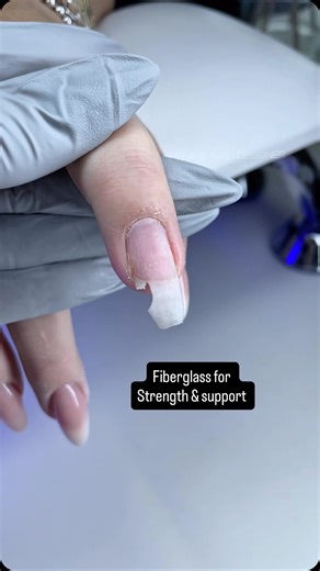Angela A. | Femme Nail Academy | Double Licensed EU & US on Instagram: "What happened to this nail? After gel removal, there was a missing free edge. The client wanted to keep her natural nail, so instead of cutting it short, I reinforced that area using cosmetic-grade fiberglass threads. This technique allows me to: • Fill the missing spot • Reinforce the natural nail • Keep the structure thin, balanced, and durable • Avoid bulk while maintaining length The fiberglass is sealed with gel, creati