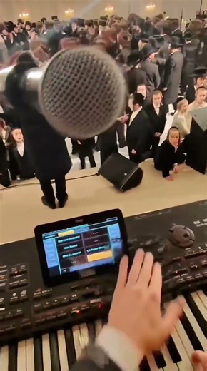 POV: What the stage sees 👀 ‪@mendy_weiss‬