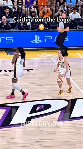 Caitlin went behind the back between the legs lay up #caitlinclark