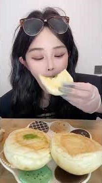 Asmr🍰Eating 🍰Fluffy Sponge + Silky Cream = Pure Sweet Bliss！