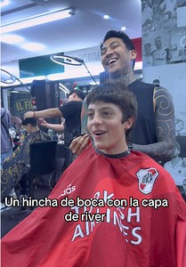 Hincha de Boca con Capa de River