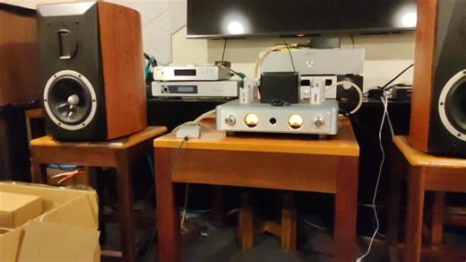 ทดสอบ USB XMOS 316 DAC... ใช้มือถือเปิดเพลง จาก qobuz ต่อสาย USB-C เข้า DAC จาก DAC ต่อสาย RCA เข้าแอมป์... เสียงน่าพอใจครับ... ใครสั่งไว้ เตรียมรับของ... ทักไปทุกคนที่สั่งไว้ครับ.. | BB-shop