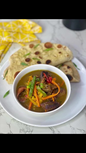 Delicious Homemade Curry Sauce Recipe with Flatbread
