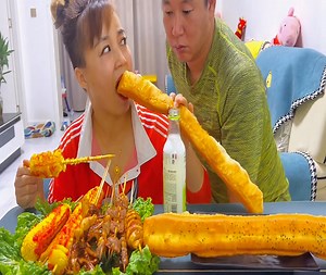 696K views · 9.9K reactions | Beautiful Lovely Husband and wife Eating Food Prank each other #Boomnow | Dominic Clay | Facebook