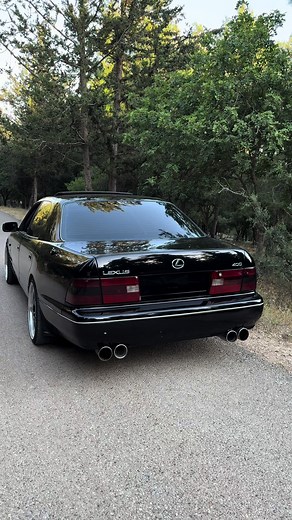 1999 Lexus LS 400: A Classic Luxury Car from Japan