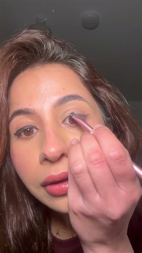 Easy winged eyeliner makeup tutorial #youtubeshorts #shorts #makeup #eyemakeup #youtube