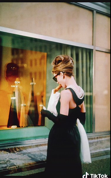 #60s #60sglamour #60sfashion #johnkennedy #johnkennedyjr #50s #50s #aesthetic #60saesthetic #50saesthetic #vintage #vintagevibes #vintagefashion #vintagestyle #audreyhepburn #audreyhepburnedit #audreyhepburnstyle #audreyhepburnaesthetic #audreyhepburnclass #audreyhepburnmakeup #madmen #madmenedit #dondraper #dondraperedit #judelaw #judelawappreciation #judelawyoung #judelawedit #thetalentedmrripley #muhammedali #retro #retrolook #carvintage #vintagecars #vintagecars