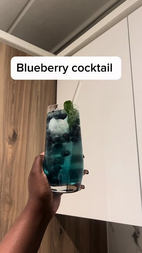 How to Make a Refreshing Blueberry Cocktail