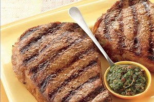 Steaks de faux-filet, sauce chimichurri et tomate | Viande rouge Recipes