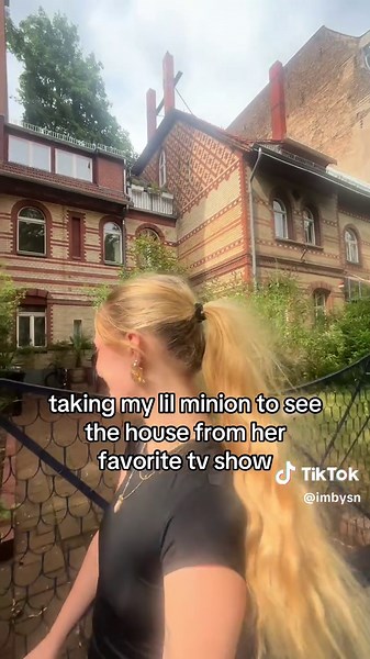 could rewatch the show now 😮‍💨 #turkishfuranfanger #berlin