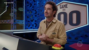 Em mais uma prova emocionante do #GameDos100, os participantes precisaram sugar balas com um canudo e levar até outros canudos, sem deixar o doce cair. Anderson Lima, o cover do Gusttavo Lima, ficou por último e acabou sendo eliminado | RECORD