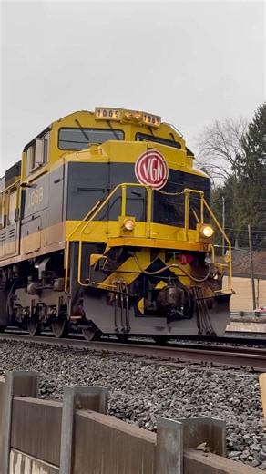 NS 1069 “Virginian” leads 268! #norfolksouthern #heritageunit #youtubeshorts #ytshorts