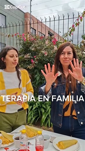 Kumi.teatro on Instagram: "Obra de teatro para cumpleaños 🎭🎂 Así se vive un cumpleaños cuando es una obra de teatro completa. Risas, personajes y una experiencia diferente para los niños (y los grandes también). “Terapia, terapia… nos dolió la cara de reírnos” 💛 Agenda abierta ✨ Reservas por DM #CumpleañosInfantil #TeatroInfantil #CumpleañosConTeatro #ObraDeTeatro #EventosInfantiles"