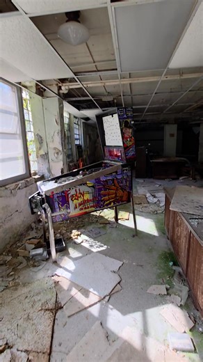 We found A nightmare on elm Street pinball machine inside an abandoned asylum. | Exploring with Josh