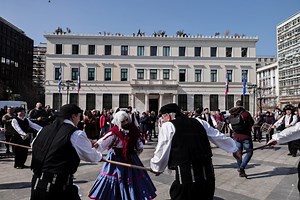 Απόκριες 2025: Πότε είναι η Τσικνοπέμπτη και η Καθαρά Δευτέρα