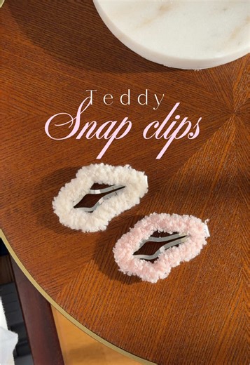 The coziest snap clips for snowy days — warm, cute & stylish ❄️🤍 #snapclip #hairstyles #invisibobble