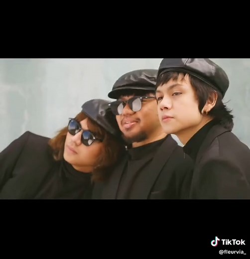 IV of Spades: Mga Nakakatawang Sandali at mga Biro