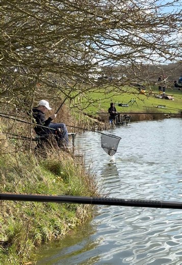 Mastering Pole Fishing Techniques for Angle Enthusiasts