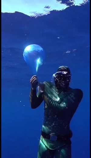 Underwater Science Experiment: Balloon Expansion Under Pressure