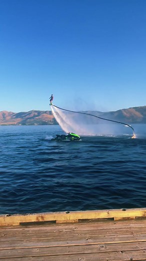 I’m your biggest fan 🥵 @scottyknemeyer237 #flyboard #flying #hydroflyer #professional #backflips #watersports #jetski #stunts #tricks #entertainment