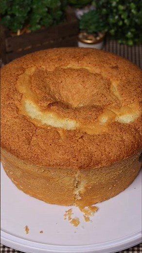 Gluten-Free and Lactose-Free Coconut Cake 🥥