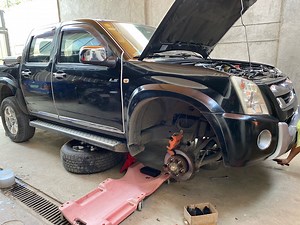 281K views · 10K reactions | 2011 Isuzu D-Max Maintenance Anjan din po ang basic tutorial kung paano mag palit ng brake pads.  *Hindi ko na po na video yung ibang ginawa kasi madumi na ang kamay. hehehe Sharing is Caring! 欄❤️ EZ WORKS GARAGE  | EZ Works Garage | Facebook