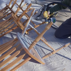 This $75 Oak Table and Chsirs set I found on FBMP was perfect for my kitchen makeover! It just needed a little bit of love to come back to life and fit with the new design! What do you think?! | Furniture Flipping Teacher