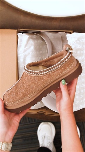 ✨ Step into fall with the ultimate blend of style and comfort! 🍂 Our Women's UGG Tasman Biarritz Slippers are your go-to for cozy days at home or casual outings. Perfect for those crisp autumn walks or lounging by the fire! 🔥🍁 http://bit.ly/4gB94Y5 | Scheels