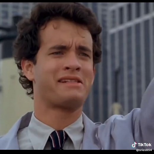 🌊🧜‍♀️ Splash, Uma Sereia em Minha Vida (1984) Quando Allen Bauer (Tom Hanks) se apaixona por Madison (Daryl Hannah), ele descobre que ela não é uma mulher comum… ela é uma sereia! 💙✨ Entre romance, comédia e fantasia, o filme acompanha esse amor impossível tentando sobreviver no mundo humano — com muito humor, charme e magia. 🐚🌊 💫 Amor fora d’água, risadas garantidas e um clássico dos anos 80! 🎬💖 #splash #Nostalgia80 #Anos80 #tomhanks #darylhannah