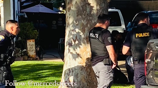 VIDEO #2 from yesterday A FELLER WAS CHASED DOWN THRU A NEIGHBORHOOD BY POLICE AND ARRESTED ON 23rd RIGHT OFF GST ,ON THIS EPISODE OF ……..”BROAD DAYLIGHT CRIME” they don’t wait til nightfall around here …. All g-forces on GO | Streetnews Merced