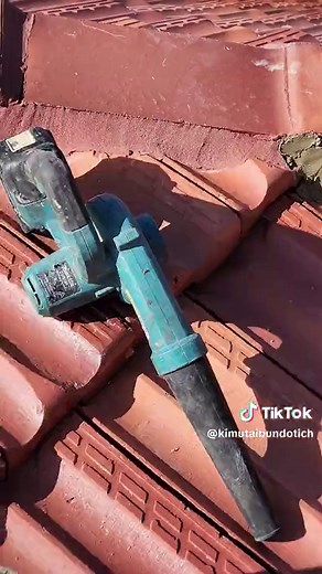 Replacing valley channels and ridge capping re-bedding. #roofing #roofrepairs #roofrepairsydney @kevin koech📌📌🇰🇪🇦🇺📌📌 @Donald kibet