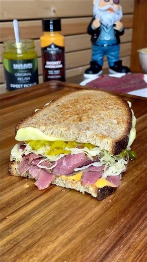 🥩 Pastrami Sandwich 🙌🏼 - ➡️ IN🤩 or OUT🤮⁉️