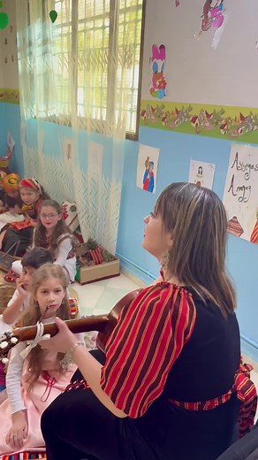 La chanson "Mara d Youghal" interprétée par les élèves de la quatrième année primaire à l'occasion de Yennayer est un bel hommage à la culture amazighe. ❤️ Elle met en valeur les traditions et les chants qui célèbrent le Nouvel An amazigh, une fête pleine de joie, de partage et de respect pour l'héritage ancestral. | AZAZGA 24