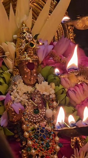 17K views · 718 reactions | Sree Meenakshi Maha Tripurasundari, Coimbatore Lively opening her eyes and lively smiling Amma Living Goddess Meenakshi Swarana kamakshi darshan Karuna kadakshi Sree Meenakshi Amba paradevatha #covaimeenakshi #meenakshiammantemple #maduraimeenakshi #meenakshiamman #meenakshitemplemadurai #kamakoti #kamakshiammantemple #kanchikamakshi #kamakshiamman #kamakoti | Vignesh Balan Sundaram | Facebook