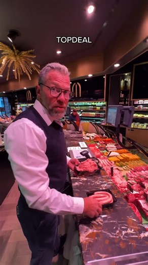 Keurslager Michielsen on Instagram: "Dag 2 van de Crazy deals met weer een top deal! Koop je 500gr vers gehakt en 500 gr chipolata's? Dan krijg je er gratis 4 kalfsburgers bij. Zo heb je meteen eten voor 3 dagen! Enkel vandaag bij Michielsen te verkrijgen. Zin in nog meer lekkers? Kom langs en haal je deals nog t.e.m. 14 februari. #crazydeals #chipolata #ambachtelijk #slagerijmichielsen #versbereid #kooplokaal #actie"